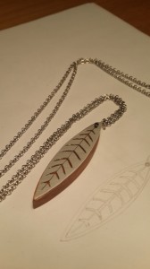 N22 PENDANT Wood & Metal - Cutout Leaf   